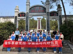 高沙镇中心小学开展清明扫墓祭英烈