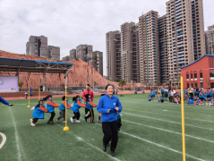 一片丹心育桃李，三尺讲台写春秋 —