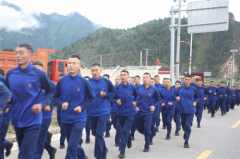 淬火加钢炼意志 野外驻训砺精兵