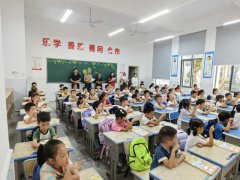 龙山县华塘芙蓉学校一年级教师课堂