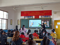 三尺讲台守初心 四季耕耘育桃李——