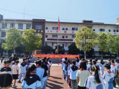 “法治同行，法护未来”——龙山一