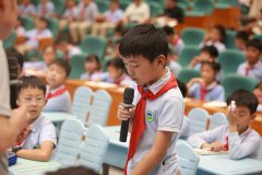 心怀自信 向阳生长