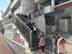 石堤小学消防安全应急疏散演练