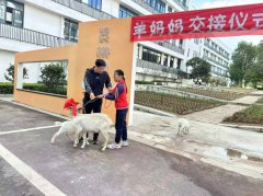“贤耕”少年种下“药园”多彩梦