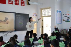 长沙市天心区实验小学送教龙山县华