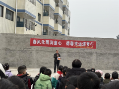 春风化雨润童心  德馨致远逐梦行  —