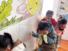 内溪乡中心幼儿园开展消防演练 共筑