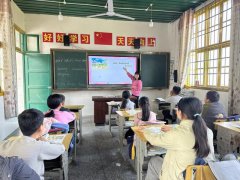 送教下乡展风采  教育帮扶暖人心
