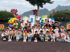 “童趣六一，粽情端午”召市小学双