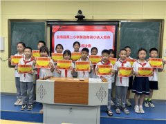 词海争锋显身手 英采飞扬展才华——