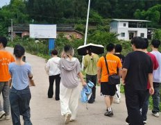 川农学子深入苹果梨园 新媒体赋能乐