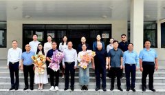 漯河市西城区: 情系教师节 慰问暖师