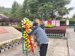 赓记贺龙忠诚志，永葆初心跟党走 —