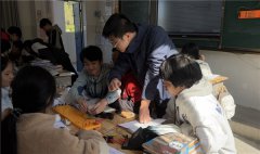 赛课磨砺促花开，三尺讲台展风采—