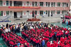 漯河市受降路小学: 仰望星空向美行