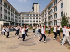 郾城区龙湖学校举行“九一八”防空