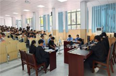 模拟法庭进校园，全心护苗助成长—